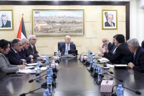  مصطفى يتابع سير عملية المراجعة الوظيفية في الدوائر الحكومية