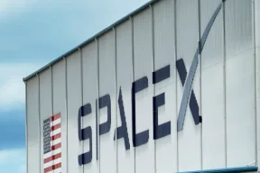 "سبيس إكس" تسعى لإطلاق مليون مركز بيانات للأقمار الصناعية يعمل بالطاقة الشمسية