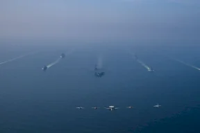 استعراض عسكري أميركي في بحر العرب بعد محادثات مسقط: "السلام من خلال القوة"