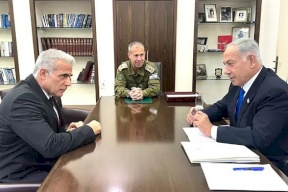 لبيد يتهم نتنياهو بتزوير بروتوكول مداولات أمنية ويطالب بتحقيق جنائي ضده