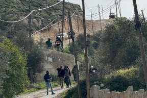 فيديو: إصابات في اعتداءات واسعة للمستعمرين بالضفة الغربية