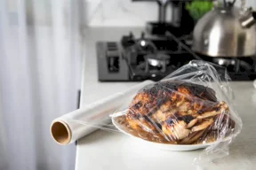 البديل الأخضر للبلاستيك.. ابتكار غشاء قابل للتحلل يحافظ على جودة الطعام