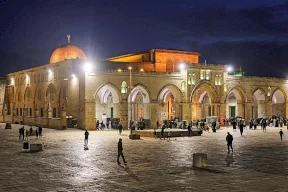 الاحتلال يعتقل إمام الأقصى ويمنع تجهيز المسجد لاستقبال رمضان ويصدر أوامر إبعاد