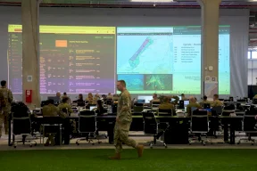 قناة عبرية: التحقيق في شبهات بتورط عناصر أجنبية في المقر الأميركي بتهريب بضائع لغزة