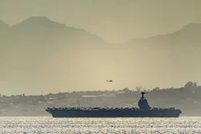 صحف عالمية: أزمة صرف صحي بحاملة طائرات أمريكية وبحارتها يريدون الاستقالة