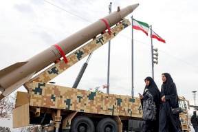 تقارير: "جيرالد فورد" قبالة كريت وإجلاء عشرات موظفي السفارة الأميركية ببيروت