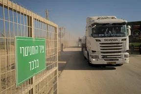 عنصر كبير في الشاباك متهم بجني 6.5 مليون شيكل من تهريب البضائع لغزة