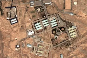 تقرير: أميركا بدأت بمهاجمة أهداف نووية إيرانية