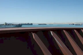 حرب إيران تبدد آمال مصر في انتعاش قناة السويس