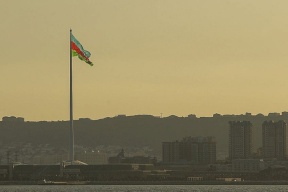 أذربيجان تجلي طاقمها الدبلوماسي من إيران غداة تعرضها لهجوم بمسيرات