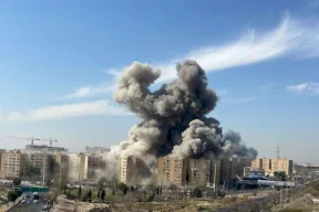 انفجارات في طهران.. وإسرائيل تستهدف "قائداً إيرانياً رفيعاً"