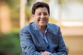 بعد أزمته الصحية.. وزيرة الثقافة: هاني شاكر أثرى الفن المصري وألهم أجيالاً