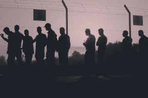 وزارة العمل الفلسطينية تعلن صرف دفعة مالية جديدة لعمال غزة والمرضى ومرافقيهم العالقين في المحافظات الشمالية