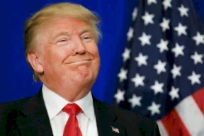 يدفعها من ماله الخاص.. "هدية غريبة" من ترامب تثير التساؤلات