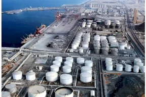 تعليق بعض العمليات في ميناء الفجيرة الإماراتي بعد هجوم بطائرات مسيرة