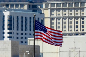 السفارة الأمريكية في الأردن تعلق خدماتها وتنصح رعاياها بالمغادرة