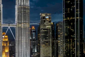 الأموال تتدفق إلى ماليزيا بينما تهز حرب إيران أسواق آسيا