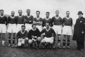 كيف بدأ تكتيك كرة القدم الحديثة من قلب مقاهي فيينا وبودابست؟