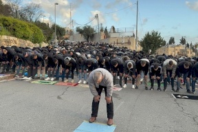 الاحتلال يمنع صلاة العيد في "الأقصى" والمصلون يؤدونها في محيطه
