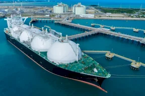 مشترو الغاز المسال يتسابقون على الإمدادات الأميركية مع توقف "رأس لفان"