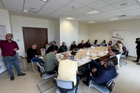 لجنة الانتخابات تبحث تعزيز التوعية والتغطية الإعلامية في لقاءات مع كُتّاب ومحللين وإعلاميين