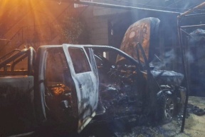 مستوطنون يحرقون مركبات في الظاهرية ونحالين (فيديو) 