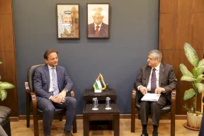 Busisu discusses with the Italian Consul enhancing cooperation in the fields of roads, infrastructure, and reconstruction