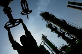 العراق يسمح بتصدير الوقود براً عبر سوريا للمرة الأولى منذ عقود