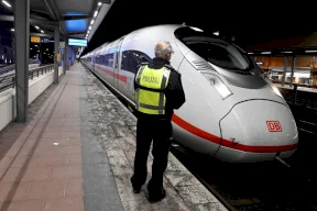 شاب يفجر عبوات ناسفة في قطار سريع في ألمانيا