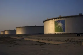 السعودية تضيف علاوة قياسية إلى سعر نفطها لآسيا وسط حرب إيران