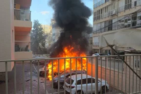 هجوم صاروخي إيراني يستهدف تل أبيب الكبرى ويسفر عن إصابات وأضرار (فيديو)