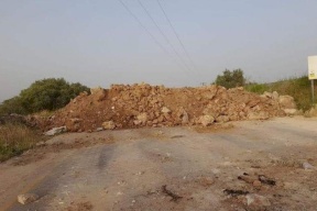 الاحتلال يغلق مداخل بلدة بيت أمر شمال الخليل