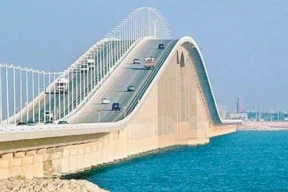 إغلاق جسر الملك فهد احترازياً وسط تصاعد التهديدات الأمريكية والإيرانية