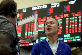 Wall Street Rises on Hopes of Easing Despite Hormuz Blockade