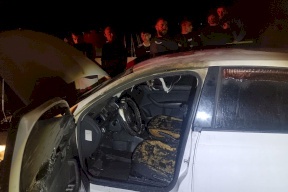 Settlers Attack Beit Umrein and Burn Two Vehicles (Photos)