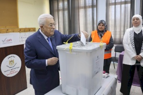 الرئيس يدلي بصوته في الانتخابات المحلية بمدينة البيرة