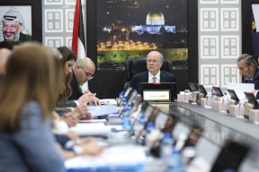 למרות המשבר הפיננסי המתמשך.. הממשלה מאריכה את שעות העבודה של העובדים הציבוריים ביום נוסף