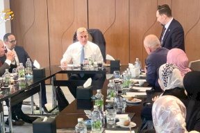 Le gouverneur de l'Autorité monétaire rencontre des employés de l'Autorité monétaire de la bande de Gaza actuellement en Égypte