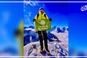 Des sommets de l'Himalaya à l'Everest... L'ambassadeur de la Banque de Jérusalem, Mustafa Salama, porte le message des enfants de Gaza