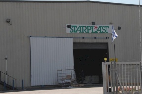 Licenciement des travailleurs et réduction de l'activité en Israël : L'impact du shekel et du pétrole sur l'entreprise "Starplast", fabricante de plastique