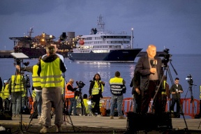 Début de l'opération d'évacuation du navire infecté par le virus Hanta