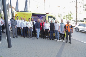 La société Ghargour Commerciale remet une ambulance de soins intensifs au "Centre de Secours de Palestine", la première du genre à Ramallah et Al-Bireh