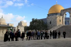 لأول مرة منذ احتلال القدس: مستعمرون يقتحمون الأقصى وبحوزتهم "قربان الخبز"