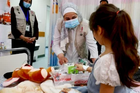 ضمن الشراكة مع بنك فلسطين.. مؤسسة جذور تنفذ حملة “العيد فرحة” لرسم البسمة على وجوه الأطفال في مستشفيات الضفة ومراكز الإيواء في قطاع غزة