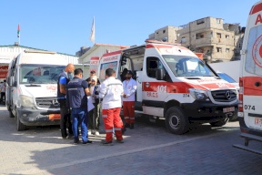 Évacuation de 33 patients de la bande de Gaza à travers le point de passage de Rafah