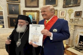 بطريرك القدس يبحث خلال لقائه ترمب القيود المفروضة على ممارسة الطقوس الدينية في القدس