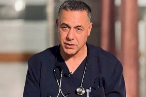 محامي الطبيب حسام أبو صفية: يعيش مقيّد الأطراف في ظروف شديدة
