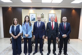 المحافظ حمايل يستقبل وفدا وزاريا ويستعرض احتياجات محافظة أريحا والأغوار