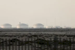 قطر: 54 مصابا و18 مفقودا في انفجار مصنع بمدينة رأس لفان