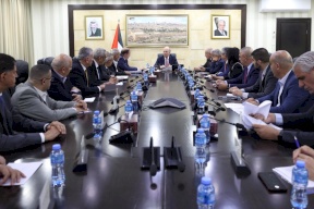 مصطفى: توفير الإيواء الكريم للعائلات النازحة أولوية إلى جانب العلاج والتعليم رغم الأزمة المالية والتحديات الراهنة